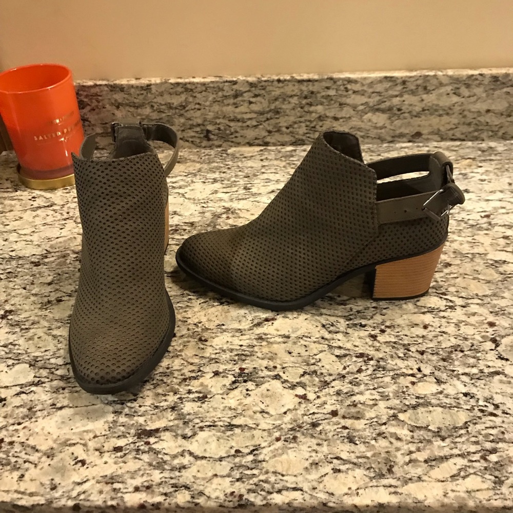 Olive booties